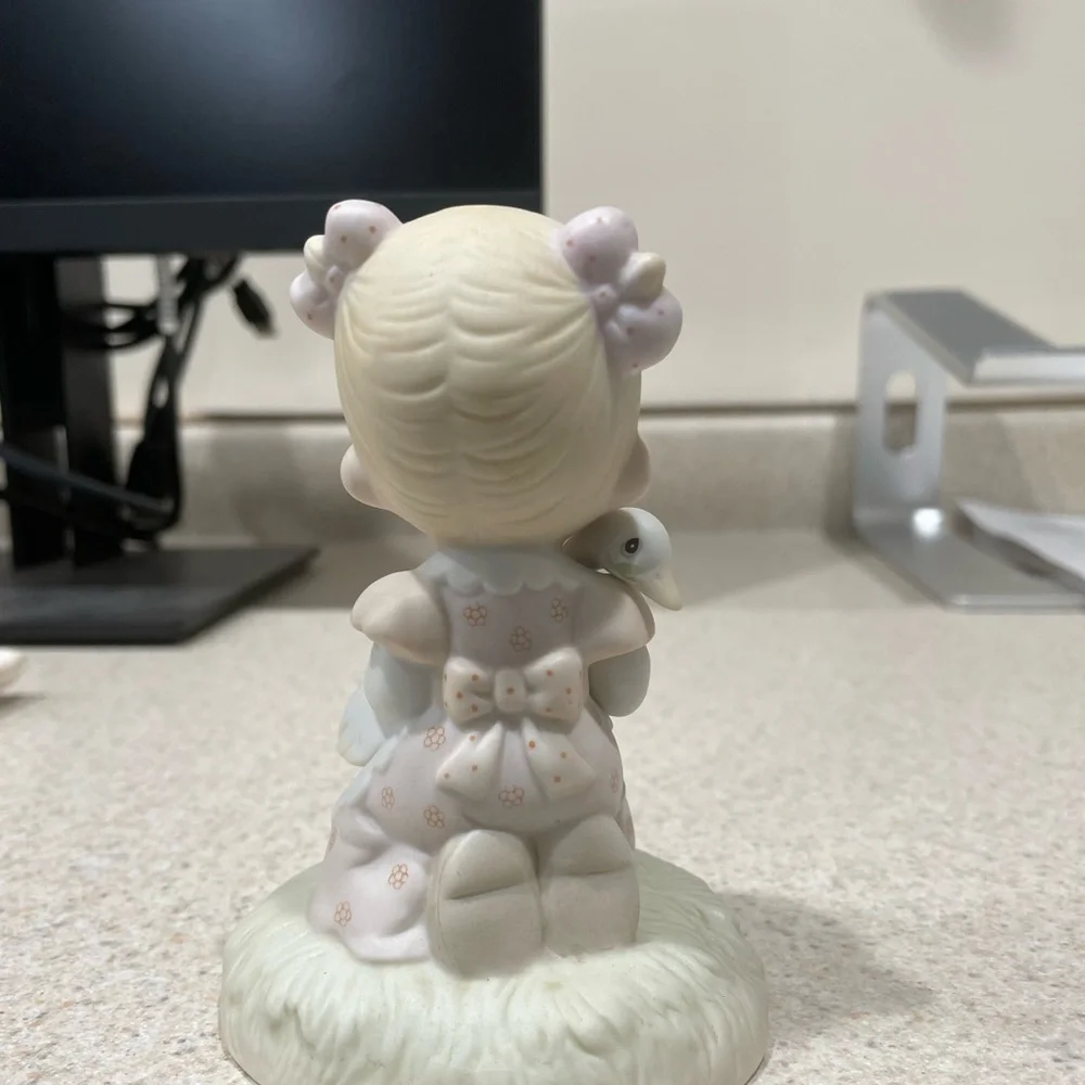 Precious Moments Figurine - Picture 3 of 5